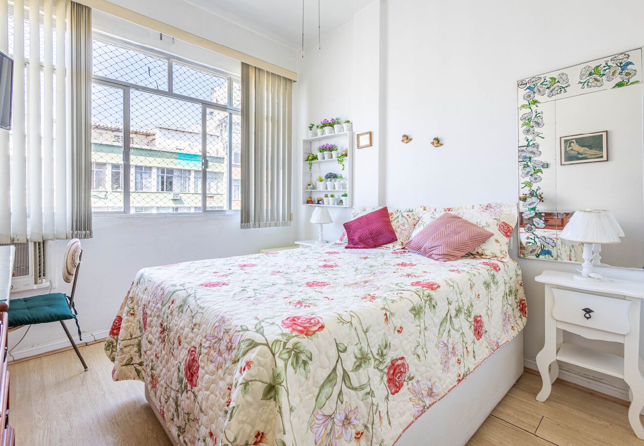 Apartment in Rio de Janeiro - Ótimo Apto com Wi-Fi a 550m da Praia de Copacabana