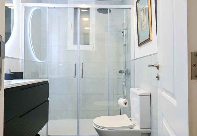 Apartment in Madrid - Spacious Three Bedroom Apartment a few minutes from the Bernabeu in Madrid  Apartment in Madrid - Spacious Three Bedroom Apartment a few minutes from the Bernabeu in Madrid