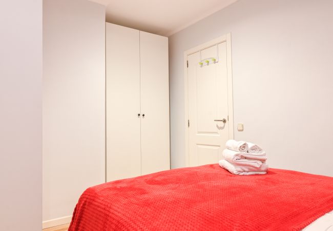 Apartment in Madrid - Spacious Three Bedroom Apartment a few minutes from the Bernabeu in Madrid  Apartment in Madrid - Spacious Three Bedroom Apartment a few minutes from the Bernabeu in Madrid