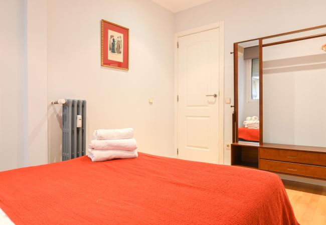 Apartment in Madrid - Spacious Three Bedroom Apartment a few minutes from the Bernabeu in Madrid  Apartment in Madrid - Spacious Three Bedroom Apartment a few minutes from the Bernabeu in Madrid