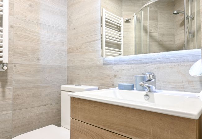 Apartment in Madrid - Cozy studio with pool in Ciudad Lineal  Apartment in Madrid - Cozy studio with pool in Ciudad Lineal