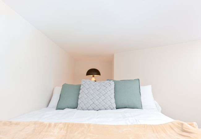 Studio in Madrid - Central and Bright Duplex Studio in Madrid  Studio in Madrid - Central and Bright Duplex Studio in Madrid