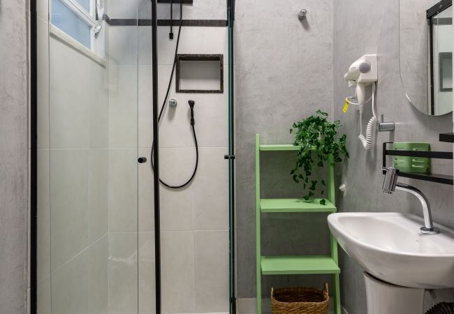 Studio in Rio de Janeiro - 3 minutes from Copacabana beach | RD1205 Studio in Rio de Janeiro - 3 minutes from Copacabana beach | RD1205