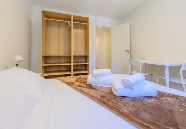 Rent by room in Madrid - Acogedora habitación con cama doble cerca al Polideportivo Los Cantos en Alcorcón SAP35B Rent by room in Madrid - Acogedora habitación con cama doble cerca al Polideportivo Los Cantos en Alcorcón SAP35B