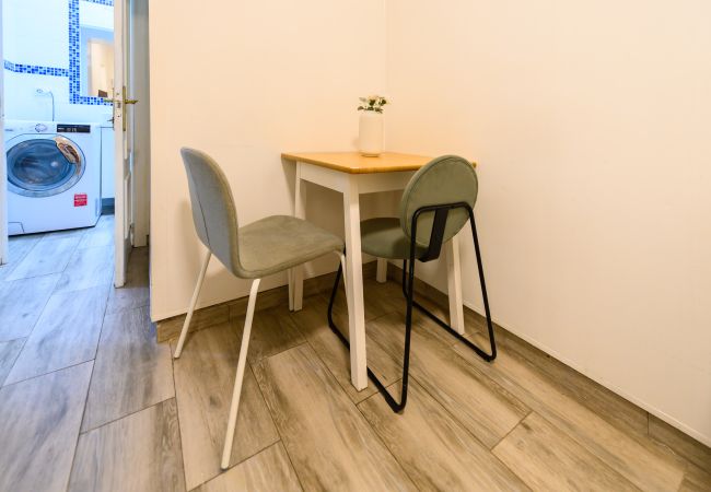 Apartment in Madrid - Cozy two-bedroom apartment on Av. Albufera Apartment in Madrid - Cozy two-bedroom apartment on Av. Albufera