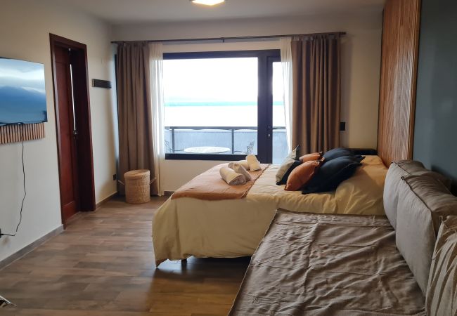 Studio in San Carlos de Bariloche - Swiss IV flat with an impressive Nahuel Huapi lake view Studio in San Carlos de Bariloche - Swiss IV flat with an impressive Nahuel Huapi lake view