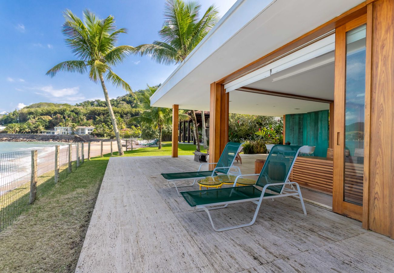 House in Mangaratiba - House with private beach in Porto Bello Mangaratiba