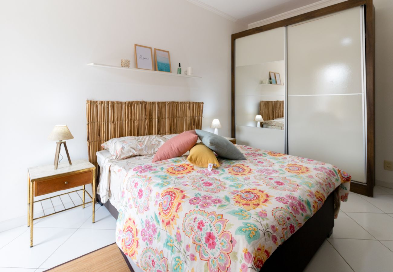 Apartment in Guarujá - Ótimo apto c WiFi a 700m da Praia do Tombo-Guarujá