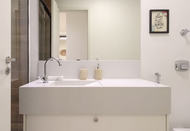 Apartment in Rio de Janeiro - Dom208|2 quartos em Copacabana, 3 minutos da praia Apartment in Rio de Janeiro - Dom208|2 quartos em Copacabana, 3 minutos da praia