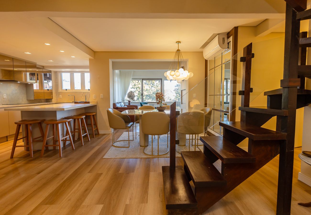 Apartment in Gramado - NOVO! Duplex 4D (3 suites) a 600m da Rua Coberta