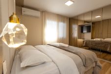 Apartment in Gramado - NOVO! Duplex 4D (3 suites) a 600m da Rua Coberta