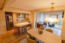 Apartment in Gramado - NOVO! Duplex 4D (3 suites) a 600m da Rua Coberta