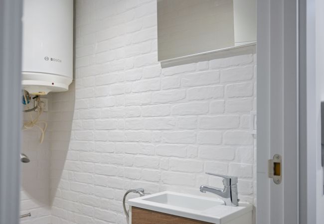 Apartment in Madrid -  Spacious Apartment with Balcony on Calle Santa Engracia, Chamberí Apartment in Madrid -  Spacious Apartment with Balcony on Calle Santa Engracia, Chamberí