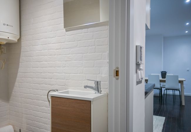 Apartment in Madrid -  Spacious Apartment with Balcony on Calle Santa Engracia, Chamberí Apartment in Madrid -  Spacious Apartment with Balcony on Calle Santa Engracia, Chamberí