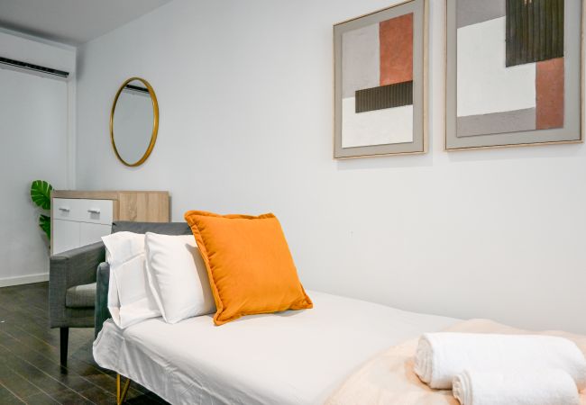 Apartment in Madrid -  Spacious Apartment with Balcony on Calle Santa Engracia, Chamberí Apartment in Madrid -  Spacious Apartment with Balcony on Calle Santa Engracia, Chamberí
