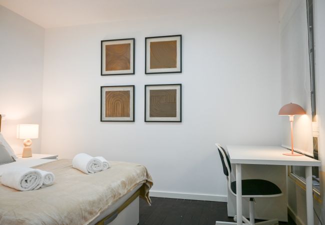 Apartment in Madrid -  Spacious Apartment with Balcony on Calle Santa Engracia, Chamberí Apartment in Madrid -  Spacious Apartment with Balcony on Calle Santa Engracia, Chamberí