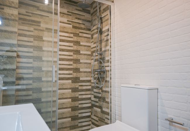 Apartment in Madrid -  Spacious Apartment with Balcony on Calle Santa Engracia, Chamberí Apartment in Madrid -  Spacious Apartment with Balcony on Calle Santa Engracia, Chamberí