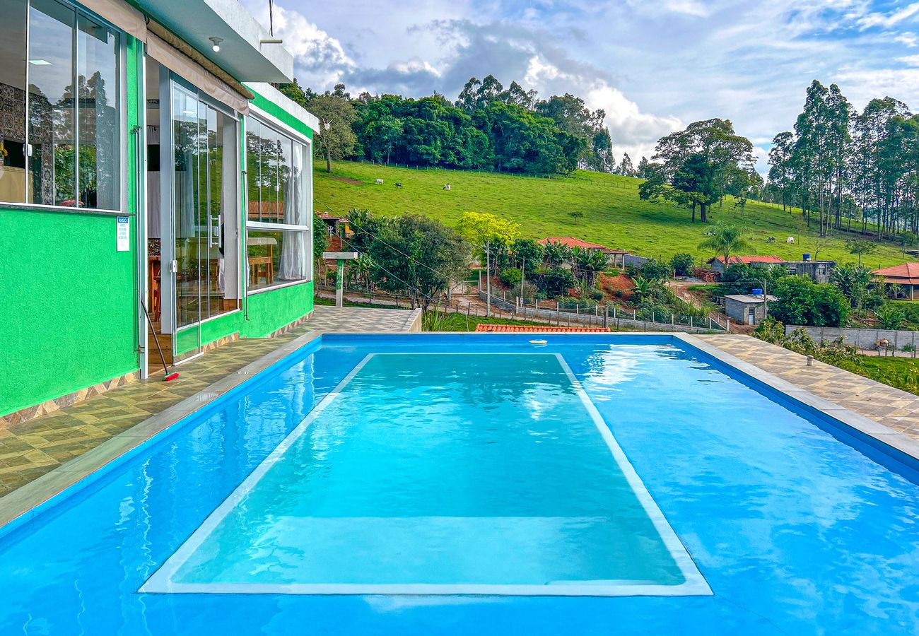 House in Extrema - Chácara com WiFi, piscina,churrasqueira e conforto