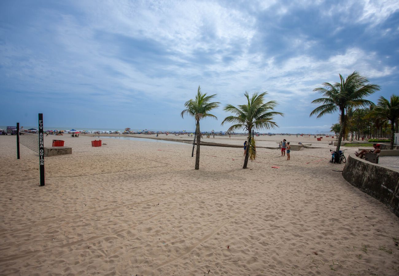 Apartment in Praia Grande - Apto com WiFi a 300 metros da Praia do Boqueirão