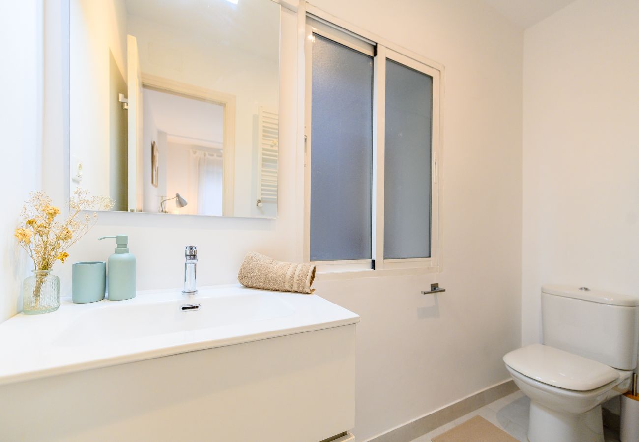 Apartment in Madrid - Bright Apartment with Balcony in the Heart of Moncloa Apartment in Madrid - Bright Apartment with Balcony in the Heart of Moncloa