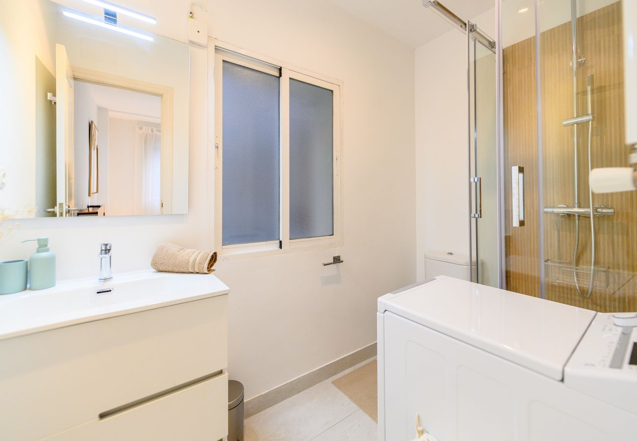 Apartment in Madrid - Bright Apartment with Balcony in the Heart of Moncloa Apartment in Madrid - Bright Apartment with Balcony in the Heart of Moncloa