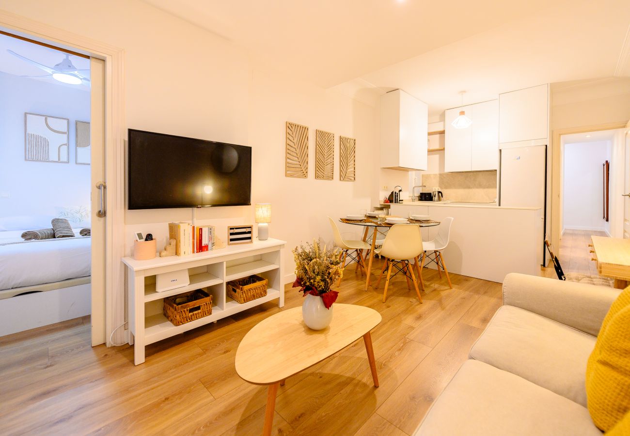 Apartment in Madrid - Bright Apartment with Balcony in the Heart of Moncloa Apartment in Madrid - Bright Apartment with Balcony in the Heart of Moncloa