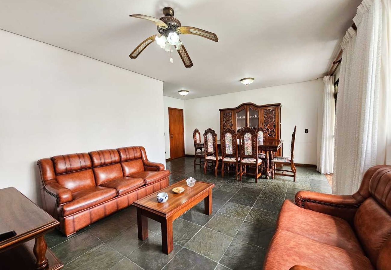 Apartment in Guarujá - Amplo Apto a 400m da Praia de Pitangueiras com churrasq 