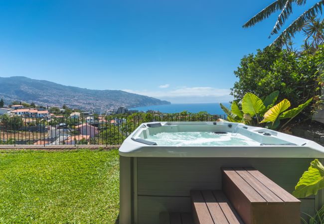 Villa/Dettached house in Funchal - Sublime View Villa by Atlantic Holiday