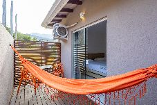Rent by room in São Sebastião - Quarto à 300m do mar com Wi-Fi e ar-condicionado