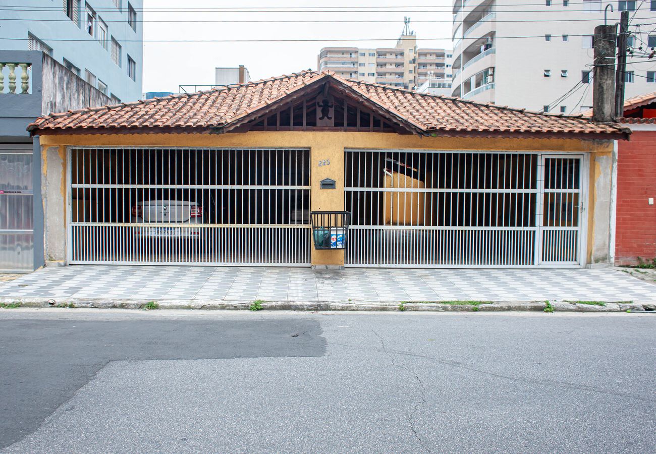 House in Praia Grande - Casa aconchegante c churrasqueira à 400m da praia 