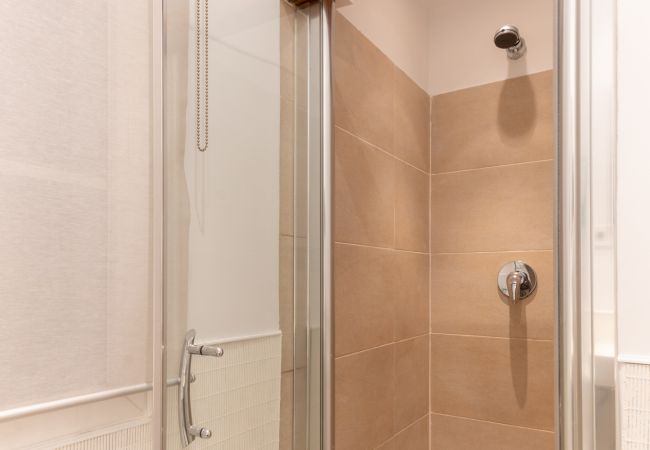 Apartment in Madrid - Elegant and bright apartment in the heart of Chamberí: With balconies and spacious areas Apartment in Madrid - Elegant and bright apartment in the heart of Chamberí: With balconies and spacious areas