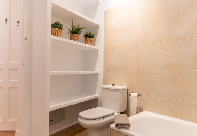 Apartment in Madrid - Elegant and bright apartment in the heart of Chamberí: With balconies and spacious areas Apartment in Madrid - Elegant and bright apartment in the heart of Chamberí: With balconies and spacious areas