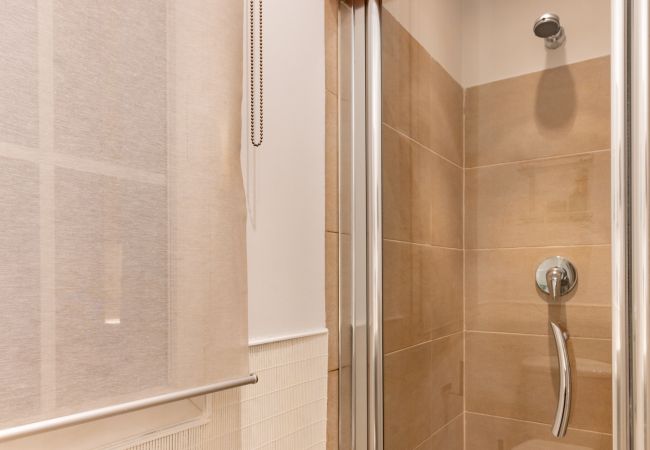 Apartment in Madrid - Elegant and bright apartment in the heart of Chamberí: With balconies and spacious areas Apartment in Madrid - Elegant and bright apartment in the heart of Chamberí: With balconies and spacious areas