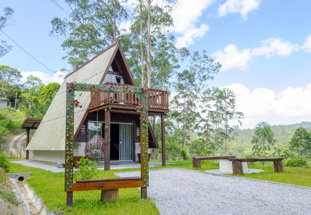 Chalet in São Pedro de Alcântara - Charmoso chalé no campo com vista para a natureza 