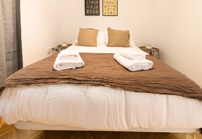 Apartment in Madrid - Elegant 3-bedroom home in the center of Madrid Apartment in Madrid - Elegant 3-bedroom home in the center of Madrid