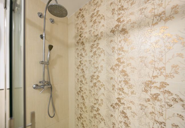 Apartment in Madrid - Elegant 3-bedroom home in the center of Madrid Apartment in Madrid - Elegant 3-bedroom home in the center of Madrid