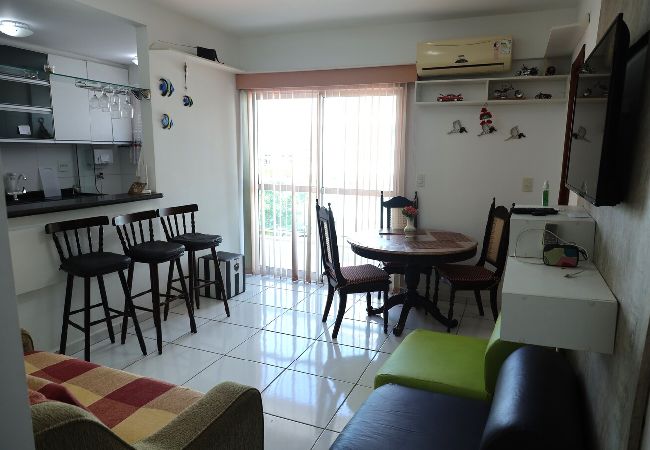  in Cabo Frio - Loft c varanda e localização ideal à 650m da praia