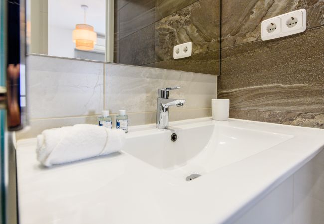 Apartment in Madrid - AAL49 Alberto Alcocer, 49 Apartment in Madrid - AAL49 Alberto Alcocer, 49