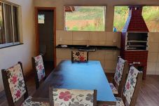 House in Marechal Floriano - Sítio tranquilo e equipado com churrasq e Wi-Fi