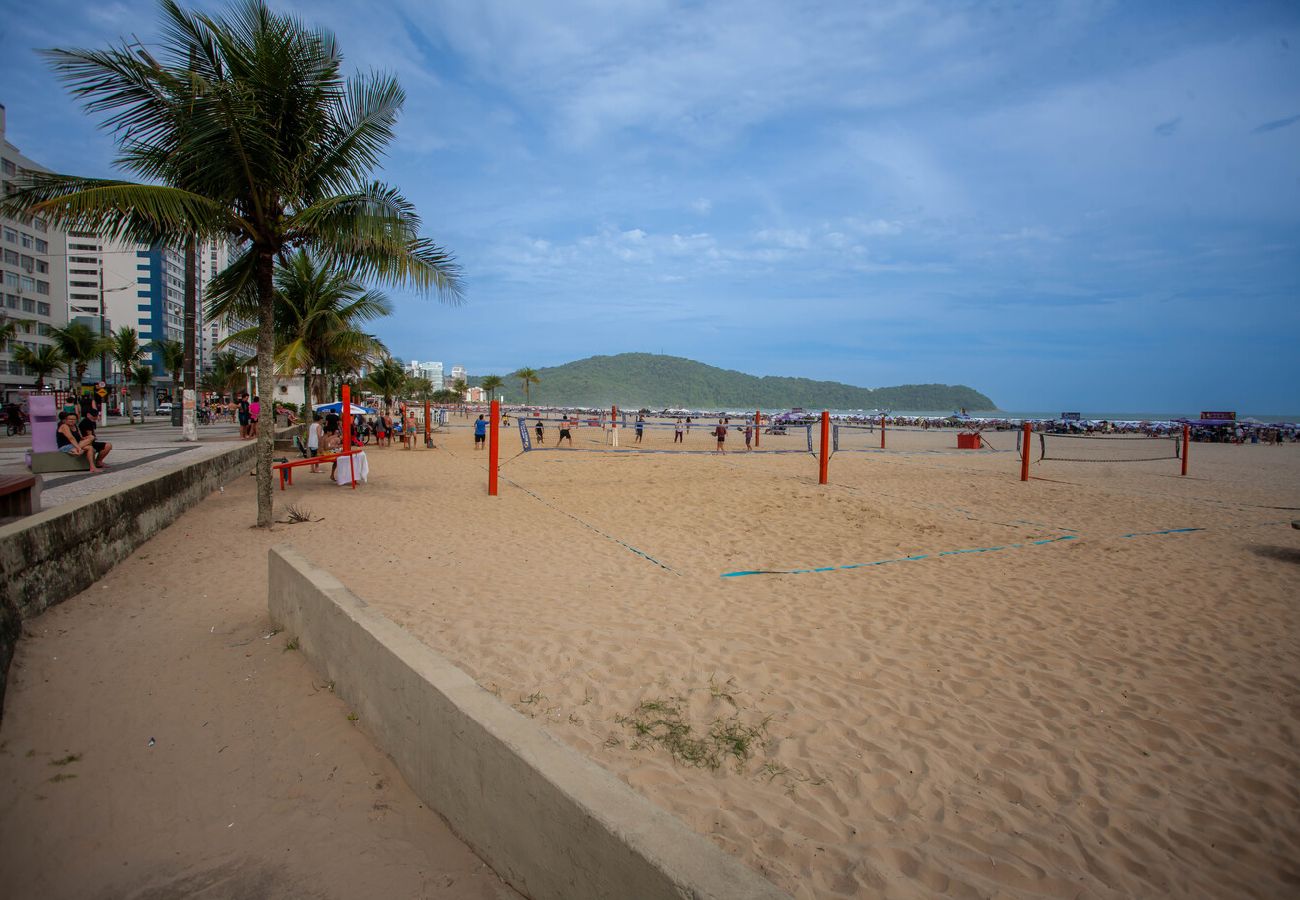 Apartment in Praia Grande - Apto com churrasqueira e wi-fi à 650m da praia 