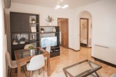 Apartment in Madrid - Cozy 3 Bedroom Apartment with Balcony in Chamberí
