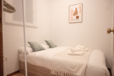 Apartment in Madrid - Cozy 3 Bedroom Apartment with Balcony in Chamberí