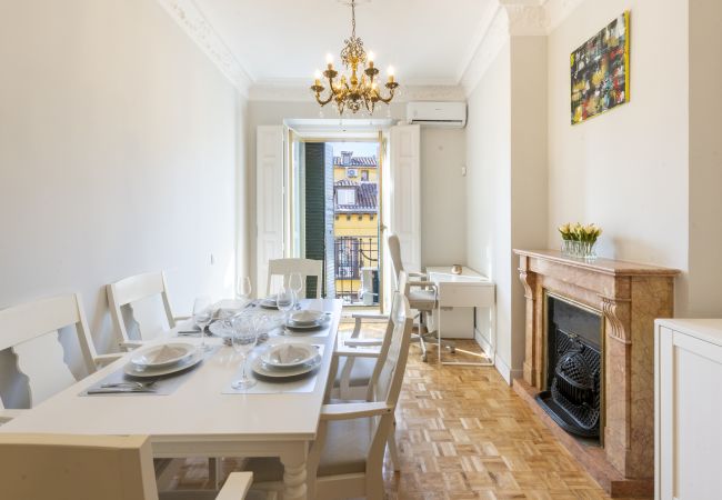 Apartment in Madrid - Cosy flat with balconies in the centre of Madrid, a few steps from the Plaza Mayor.  Apartment in Madrid - Cosy flat with balconies in the centre of Madrid, a few steps from the Plaza Mayor.