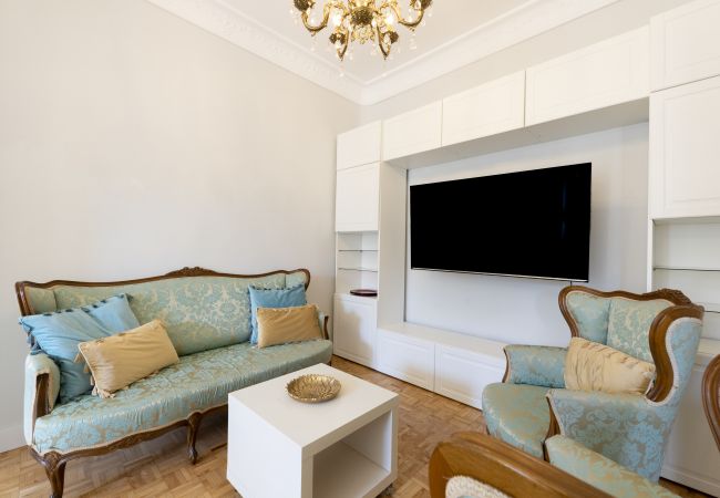 Apartment in Madrid - Cosy flat with balconies in the centre of Madrid, a few steps from the Plaza Mayor.  Apartment in Madrid - Cosy flat with balconies in the centre of Madrid, a few steps from the Plaza Mayor.