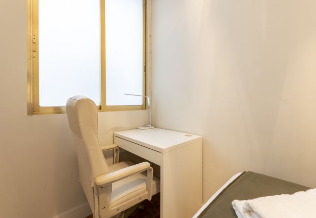 Apartment in Madrid - Cosy flat with balconies in the centre of Madrid, a few steps from the Plaza Mayor.  Apartment in Madrid - Cosy flat with balconies in the centre of Madrid, a few steps from the Plaza Mayor.