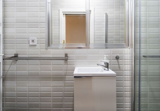 Apartment in Madrid - Cosy flat with balconies in the centre of Madrid, a few steps from the Plaza Mayor.  Apartment in Madrid - Cosy flat with balconies in the centre of Madrid, a few steps from the Plaza Mayor.