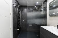 Apartment in Madrid - Spacious 3-bedroom, 2-bathroom flat in Residential Complex with Swimming Pool, Paddle Tennis _ Madrid 