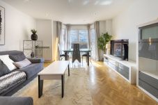 Apartment in Madrid - Spacious 3-bedroom, 2-bathroom flat in Residential Complex with Swimming Pool, Paddle Tennis _ Madrid 