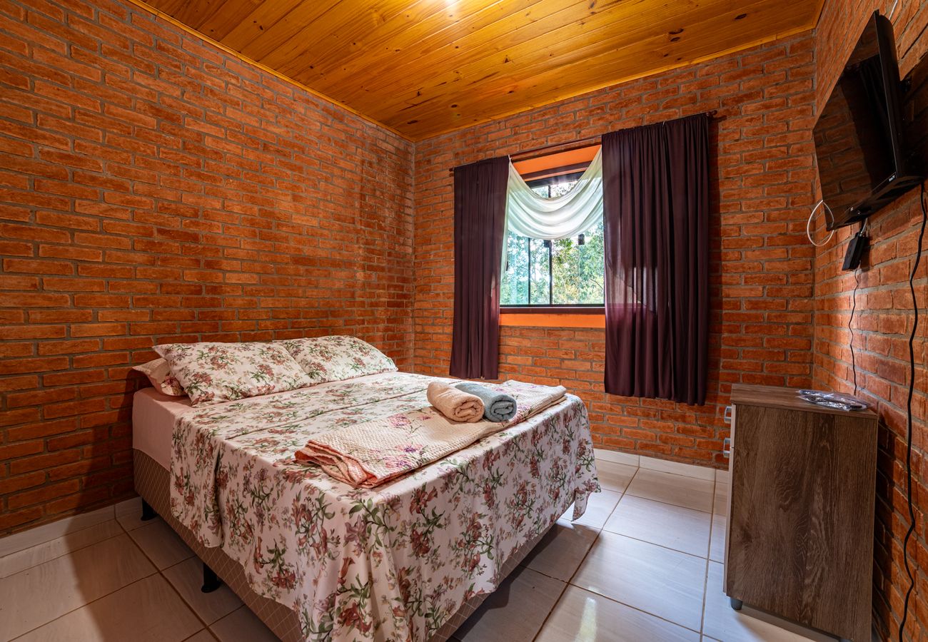 Chalet in Lima Duarte - Refúgio na Natureza:Confortável chalé bem equipado