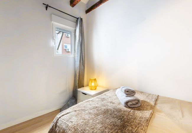 Apartment in Madrid - Two bedroom flat steps away from the Reina Sofía Museum: comfort and perfect location in Madrid Apartment in Madrid - Two bedroom flat steps away from the Reina Sofía Museum: comfort and perfect location in Madrid